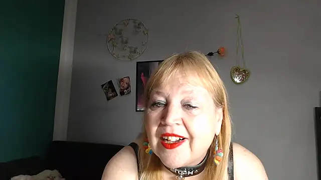 Snapshot of Blasflittchen chatting on May 2026 11:58:02 AM Blasflittchen online show from May 2026 11:58:02 AM