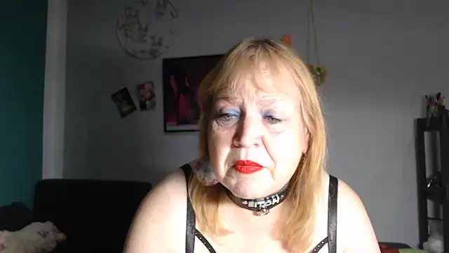Snapshot of Blasflittchen chatting on June 2026 09:46:01 PM Blasflittchen online show from June 2026 09:46:01 PM
