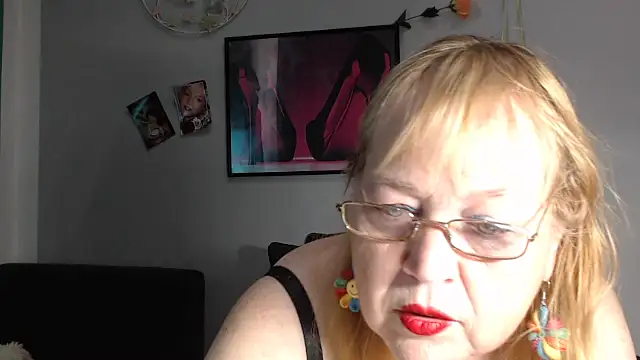 Snapshot of Blasflittchen chatting on June 2026 12:52:02 PM Blasflittchen online show from June 2026 12:52:02 PM