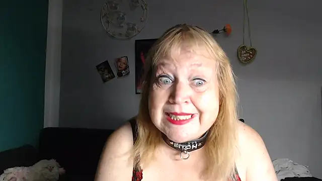 Snapshot of Blasflittchen chatting on July 2026 12:23:01 PM Blasflittchen online show from July 2026 12:23:01 PM