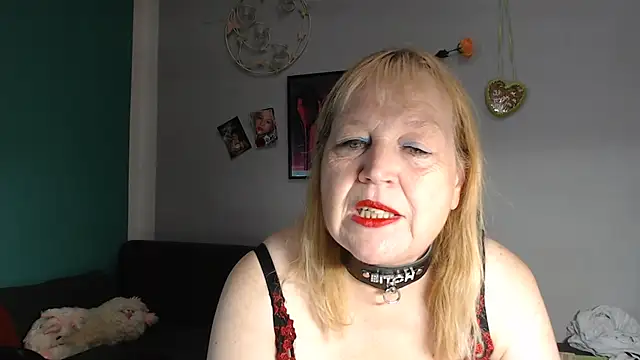 Snapshot of Blasflittchen chatting on July 2026 02:43:02 PM Blasflittchen online show from July 2026 02:43:02 PM