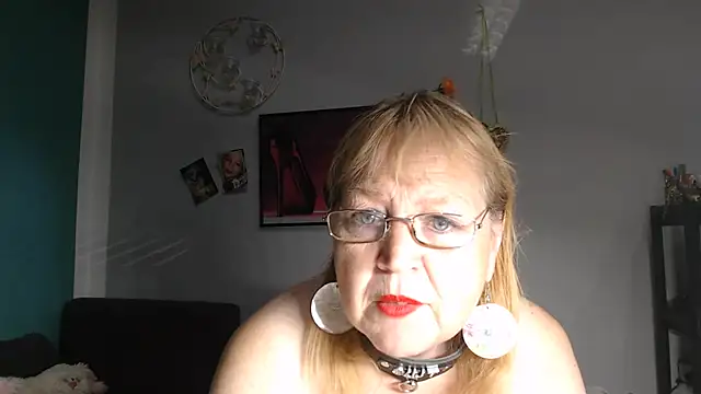 Snapshot of Blasflittchen chatting on July 2026 07:39:01 PM Blasflittchen online show from July 2026 07:39:01 PM