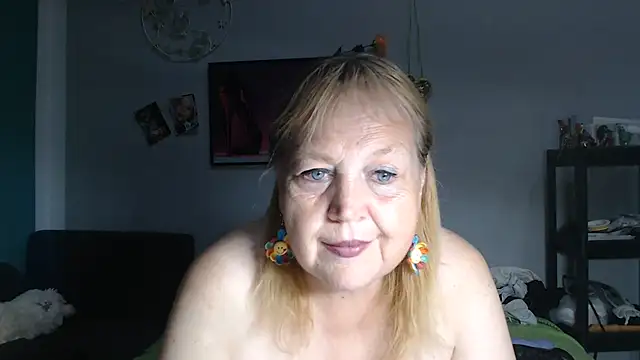Snapshot of Blasflittchen chatting on August 2026 09:13:01 PM Blasflittchen online show from August 2026 09:13:01 PM