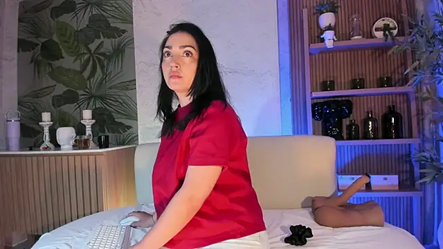 LIAH IZUMI online show from November 2025 12:04:01 PM