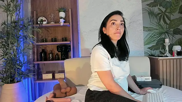 LIAH IZUMI online show from November 2025 01:22:02 PM