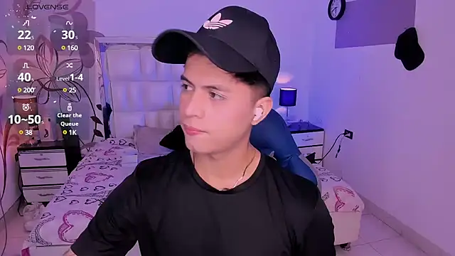 Niicky1  online show from December 2024 09:01:01 PM