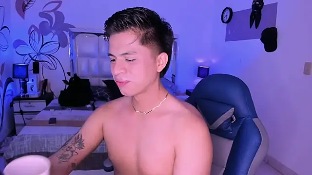 Niicky1  online show from February 2025 08:50:01 PM