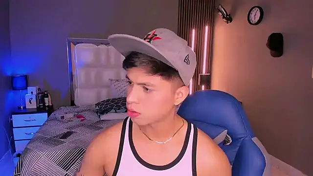 Niicky1  online show from March 2025 08:53:01 PM