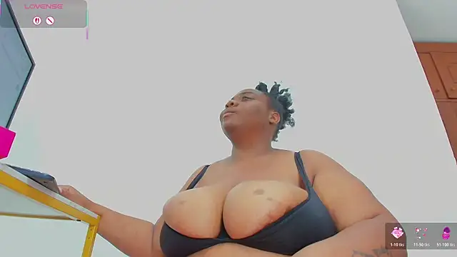 Snapshot of Breisy_bigboobs chatting on January 2026 07:16:01 PM Breisy bigboobs online show from January 2026 07:16:01 PM