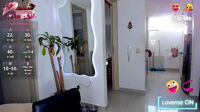 AbrilStivenson  online show from October 2025 10:01:01 PM