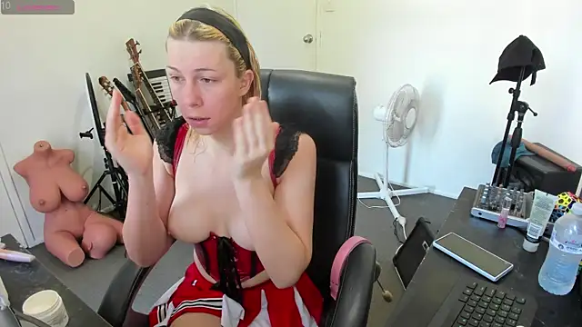 Ts-lucy-lux online show from November 2025 09:04:01 PM