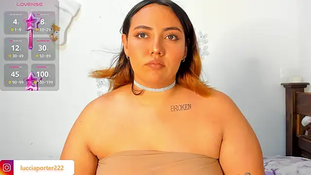 Snapshot of LucciaPorter chatting on December 2024 12:23:01 AM LucciaPorter online show from December 2024 12:23:01 AM