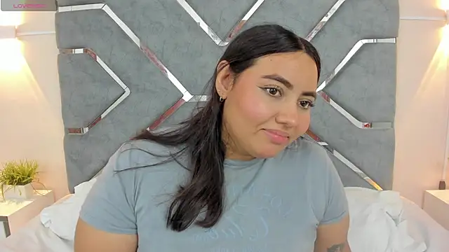 Snapshot of LucciaPorter chatting on October 2025 09:23:02 PM LucciaPorter online show from October 2025 09:23:02 PM