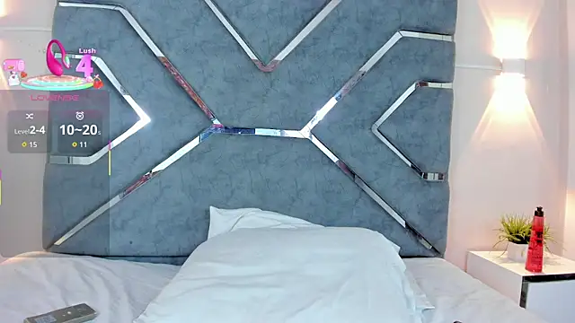 Snapshot of LucciaPorter chatting on October 2025 10:42:01 PM LucciaPorter online show from October 2025 10:42:01 PM