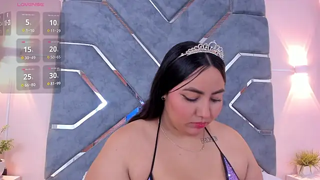 Snapshot of LucciaPorter chatting on October 2025 09:33:01 PM LucciaPorter online show from October 2025 09:33:01 PM