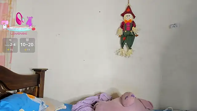 Snapshot of LucciaPorter chatting on October 2025 10:11:02 PM LucciaPorter online show from October 2025 10:11:02 PM