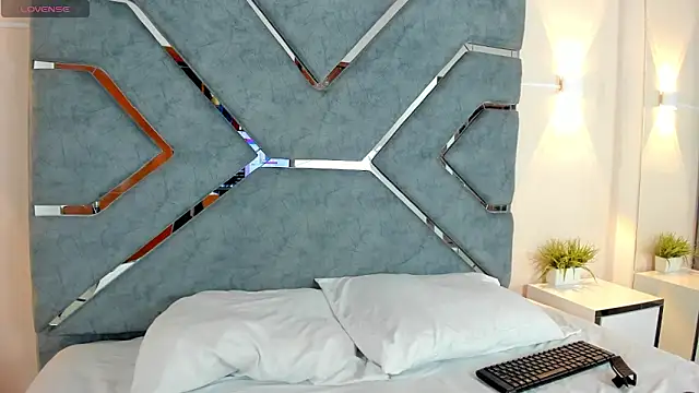 Snapshot of LucciaPorter chatting on December 2025 09:08:02 PM LucciaPorter online show from December 2025 09:08:02 PM