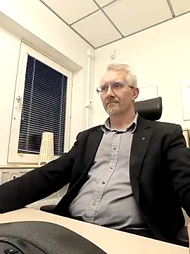 tom-swede online show from December 2025 03:53:01 PM