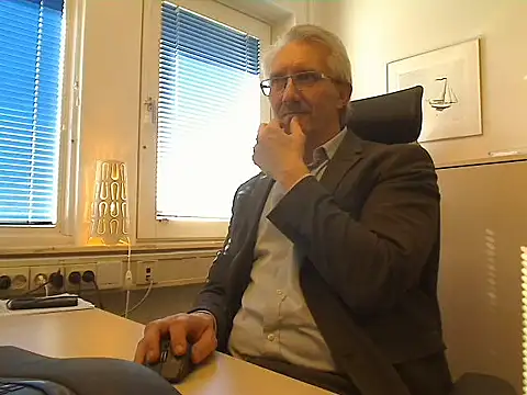 tom-swede online show from April 2026 02:33:01 PM