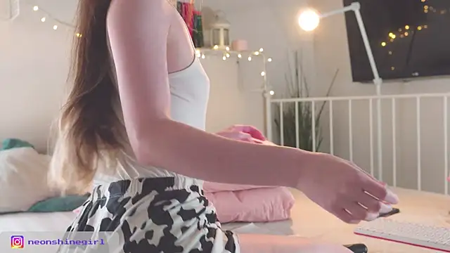 NeonShine online show from November 2025 06:03:01 AM