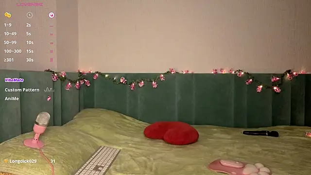 PrettyLilie online show from November 2025 12:28:02 PM