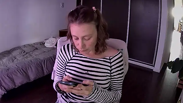 Snapshot of stupid_babybird chatting on December 2025 09:42:02 PM stupid babybird online show from December 2025 09:42:02 PM