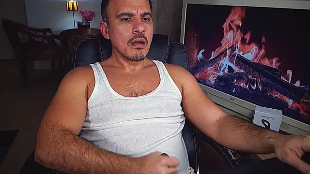 officeman7 online show from December 2024 05:15:01 PM