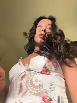 Snapshot of IzanamiTime chatting on December 2024 10:34:02 AM IzanamiTime online show from December 2024 10:34:02 AM