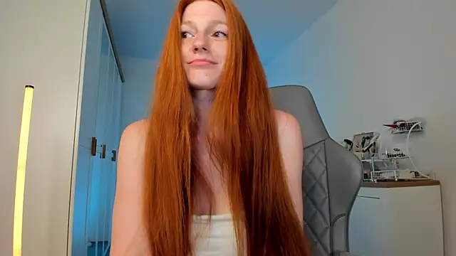 Aliceginger99 online show from June 2026 01:37:01 PM