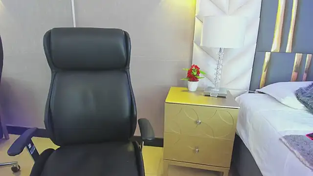 ChloeHarper  online show from February 2026 11:37:01 AM