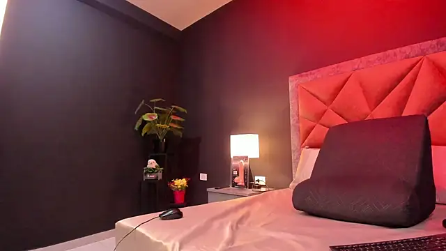 mia milff online show from October 2025 06:43:01 PM