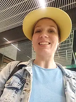 Exhibitionsplit online show from February 2025 01:10:02 PM