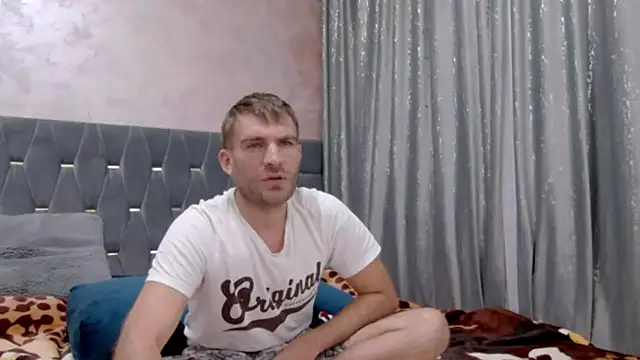 Snapshot of 10in_deluxe chatting on October 2025 08:12:01 AM 10in deluxe online show from October 2025 08:12:01 AM