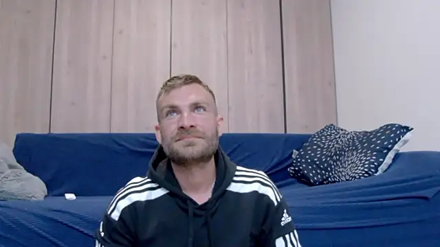 Snapshot of 10in_deluxe chatting on October 2025 06:52:01 PM 10in deluxe online show from October 2025 06:52:01 PM