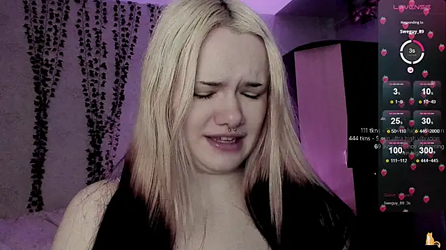 Snapshot of strawberry_elfcat chatting on February 2026 06:14:02 AM strawberry elfcat online show from February 2026 06:14:02 AM