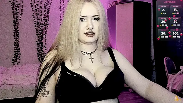 Snapshot of strawberry_elfcat chatting on June 2026 03:18:02 AM strawberry elfcat online show from June 2026 03:18:02 AM