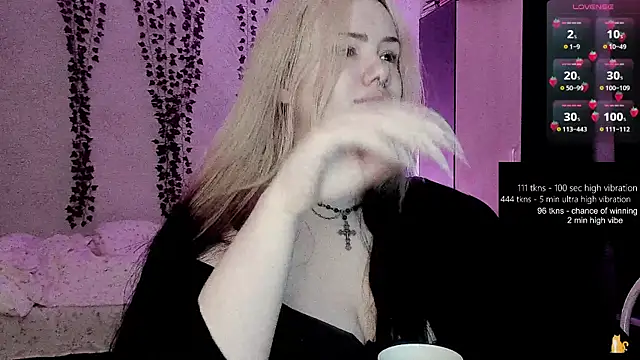 Snapshot of strawberry_elfcat chatting on June 2026 02:11:02 AM strawberry elfcat online show from June 2026 02:11:02 AM
