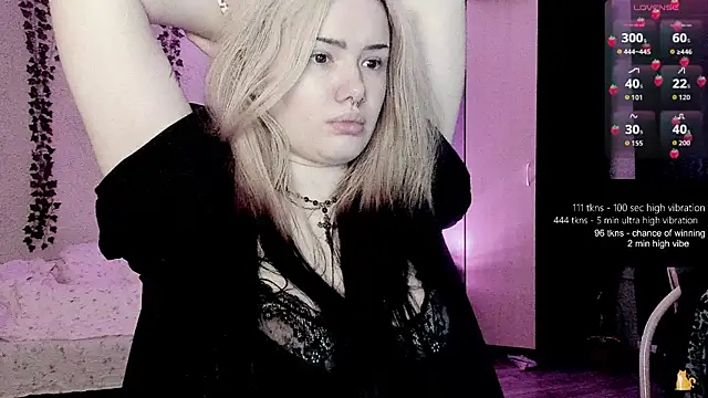 Snapshot of strawberry_elfcat chatting on June 2026 02:53:01 AM strawberry elfcat online show from June 2026 02:53:01 AM