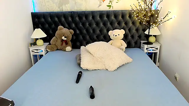 Snapshot of RedHeadBridget chatting on October 2025 05:05:01 AM RedHeadBridget online show from October 2025 05:05:01 AM