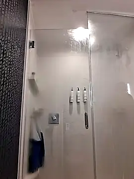 Snapshot of chainjulious chatting on December 2025 06:13:02 PM chainjulious online show from December 2025 06:13:02 PM