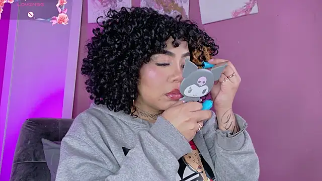 foxxy-lov3 online show from May 2026 01:39:01 PM