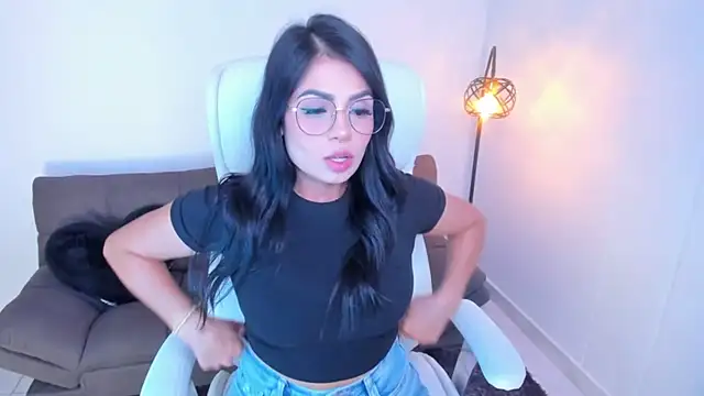 dominique21  online show from December 2024 10:50:01 PM