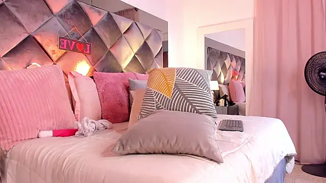 sofhiaa adaams online show from March 2025 02:05:02 AM