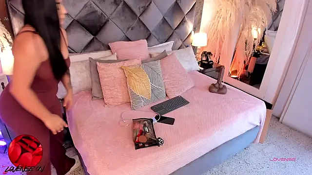 sofhiaa adaams online show from September 2025 05:47:02 PM