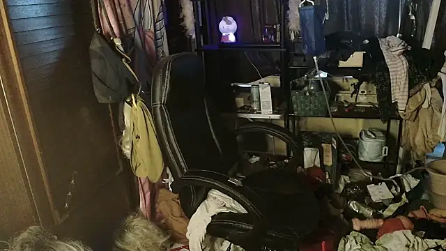 Snapshot of Ombeline1 chatting on December 2025 08:22:01 AM Ombeline1 online show from December 2025 08:22:01 AM