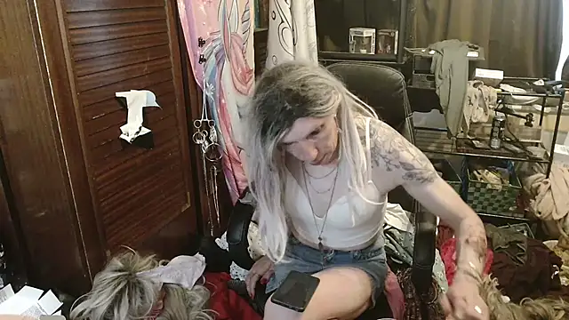 Ombeline1 online show from May 2026 07:07:01 PM