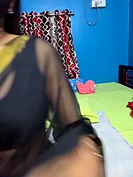 Snapshot of Triha_18 chatting on November 2025 03:45:02 PM Triha 18 online show from November 2025 03:45:02 PM