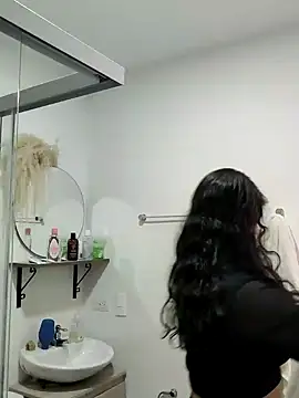 Snapshot of Lia_Hurley chatting on December 2024 05:14:02 PM Lia Hurley online show from December 2024 05:14:02 PM