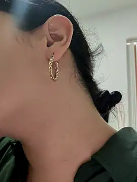 Snapshot of Lia_Hurley chatting on December 2024 05:10:02 PM Lia Hurley online show from December 2024 05:10:02 PM