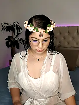 Snapshot of Lia_Hurley chatting on February 2025 03:09:02 PM Lia Hurley online show from February 2025 03:09:02 PM